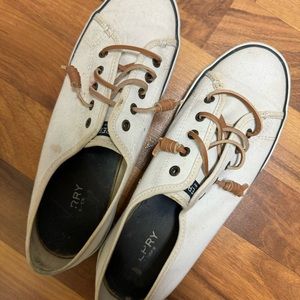 Used White sperrys, size 9 1/2